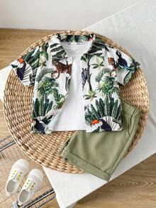 SHEIN Playful Pals 2 piezas Conjunto de camisa y pantalones cortos casuales de vacaciones para bebés niños, con estampado tropical de plantas y animales, conjunto de vacaciones de verano para niños - Verde militar - Ver 1
