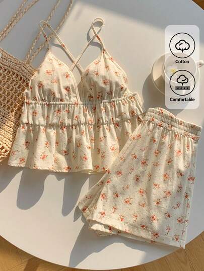 Comfortcana Bộ đồ nữ họa tiết hoa nhí gồm áo hai dây và quần short, thích hợp cho kỳ nghỉ.