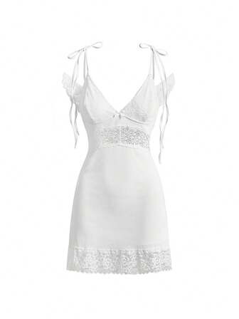 Abito mini bianco da donna in stile Y2K con inserti in pizzo e ali d'angelo