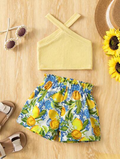 SHEIN Bộ đồ mùa hè cho bé gái gồm áo hai dây dệt kim màu trơn và quần short in hoa.