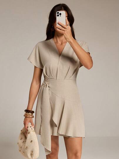 SHEIN Tall Avslappnad passform, V-ringad omlottklänning med skärp för kvinnor, casual sommarsemester, linneblandning, fladdermusärm, mini omlottklänning, casual strandsemesterklänning, knytklänning fram, beige klänning, linneklänning, semesterklänning, omlottklänning, födelsedagsklänning, beige klänning för kvinnor, klänning med knyt fram, cremefärgad klänning