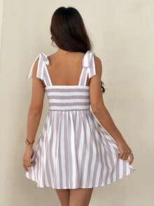 SHEIN PETITE Đầm hai dây kẻ sọc buộc nơ phía trước dành cho nữ, đầm chống nắng cho nữ, đầm mùa hè cho kỳ nghỉ, đầm phong cách đường phố châu Âu cho nữ, đầm xòe rộng, đầm thường ngày cho nữ. - Màu Khaki - Xem 2