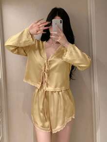 DAZY 浪漫蕾丝拼接缎面系带上衣和超短睡裤女士睡衣套装 - 黃色 - 查看 4