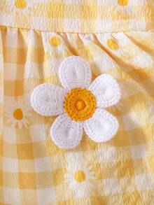 SHEIN Newborn Baby Girl Summer Cute White Checkered Flower Embroidered Camisole Top And Triangular Shorts 2-Piece Set For Vacation Outdoor Photography - Yellow - View 6