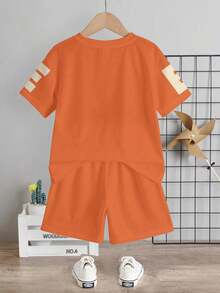 SHEIN Conjunto de camiseta de manga corta de cuello redondo y pantalones cortos minimalista casual para niño - Multicolor - Ver 3