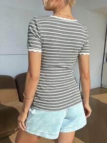 Slowluna 孕妇夏季休闲度假日常通勤撞色条纹印花方领修身T恤 - 灰色 - 查看 2