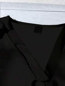 SHEIN RusticEase Áo sơ mi đen phong cách tối giản thường ngày với điểm nhấn ren ở tay áo, đa năng cho mùa xuân/hè. - màu đen - Xem 6