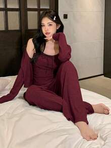 DAZY 三件套：荷叶边装饰系领吊带背心、短款开衫和直筒睡裤家居服套装 - 酒紅色 - 查看 4