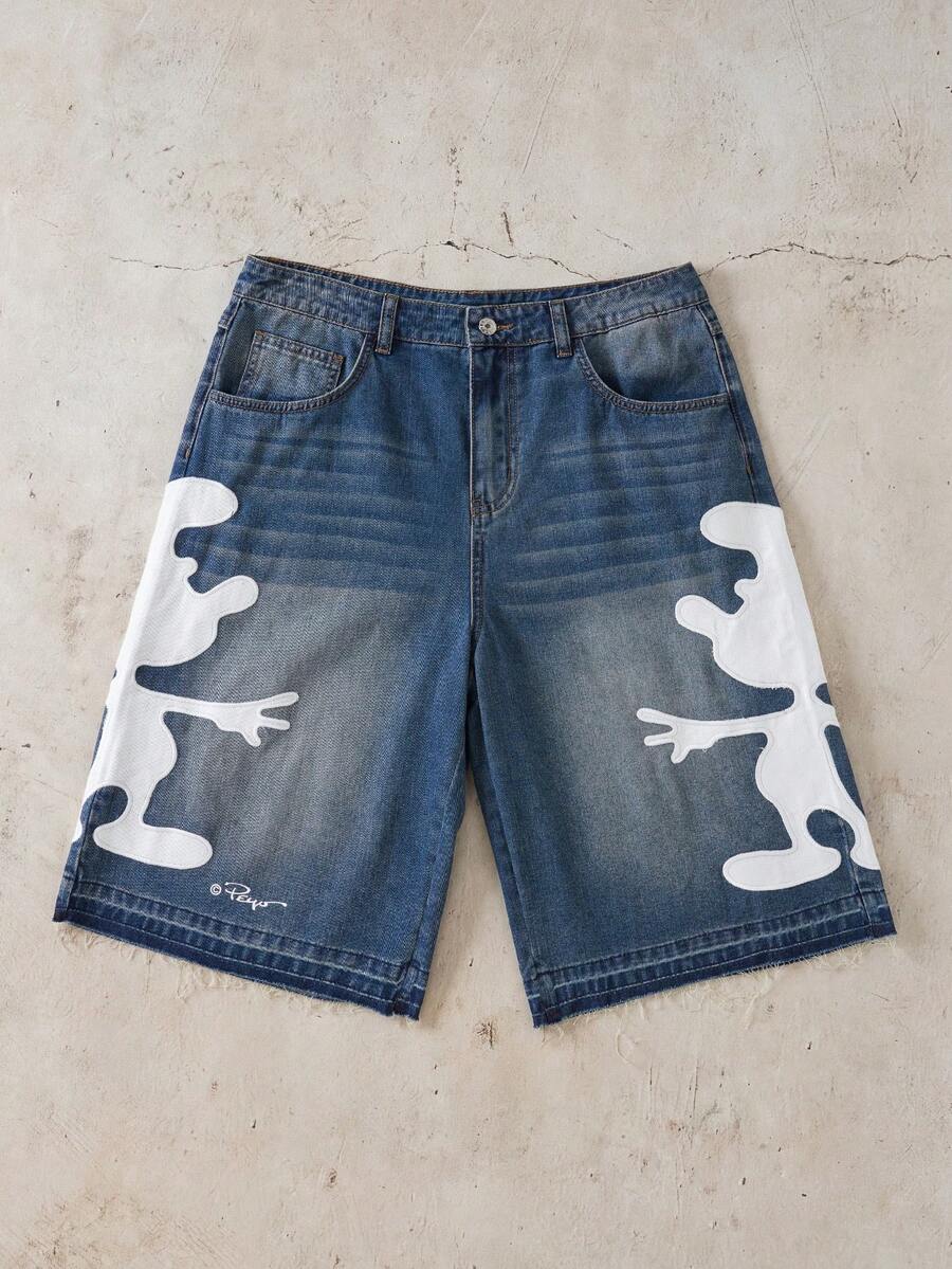 SHEIN X The Smurfs 男士宽松休闲百搭牛仔短裤，带口袋 - 中等水洗藍 - 查看 1