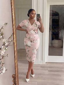 SHEIN Lady CURVE Brown Plus Size Short Sleeve Floral Midi Dress For Women Flattering Ruched Design Everyday Work Party Outfit Summer - Multicolor - View 6