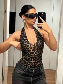 SHEIN ICON Bộ đồ liền thân gợi cảm họa tiết da báo phong cách Y2K, cổ chữ V khoét sâu, chất liệu kim loại, màu đen trơn. - Nhiều màu - Xem 7