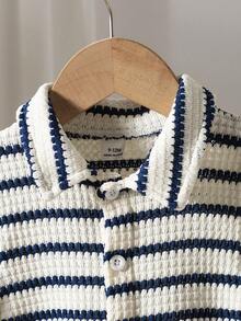SHEIN 男女通用新生兒-1歲套裝 藍白條紋夏季休閒城市度假男嬰2件組：POLO衫&彈性腰短褲服裝套裝 - 藍色 - 查看 4