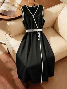 Franclia Ivory V-Neck Sleeveless Dress With Black Trim Waist. Fabric Is Draping And Crisp, Fitted Silhouette Flatters Curves. Elegant And Sophisticated, Suitable For Parties And Commuting Occasions. - Black - View 3