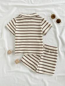 SHEIN Vintaside Kids 男女通用新生兒-1歲嬰兒男/女童套裝 藍白條紋夏季短袖襯衫與短褲套裝 紋理面料休閒度假穿搭 - 彩色 - 查看 2