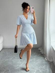 SHEIN Elenzya Đầm nữ thanh lịch kẻ sọc cổ chữ V, eo nhún, dáng chữ A, tay chuông, thích hợp cho tiệc trà chiều, mặc hàng ngày, lễ hội, hẹn hò, tiệc tùng, kỳ nghỉ. - Xanh và trắng - Xem 4