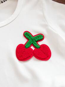 SHEIN Genkimix Kids 返校季女童休闲可爱樱桃刺绣装饰圆领短袖T恤搭配水洗蓝牛仔短裙套装，夏季，休闲，可爱，复古 - 白色 - 查看 4