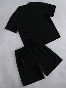 SHEIN Coolqubz 男童简约时尚白色罗纹圆领针织T恤短裤套装（2件），面料舒适，版型时尚，春夏新品，适合多种季节和场合，休闲、运动、度假皆宜。 - 黑色 - 查看 2