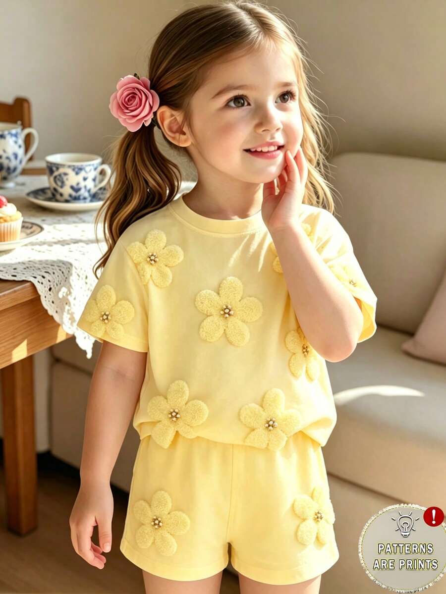 SHEIN 两件套女童印花仿真3D花朵可爱T恤和短裤，时尚休闲套装，适合春夏假期穿着 - 彩色 - 查看 1