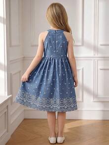 SHEIN 1pc Tween Girl White And Blue Floral Summer Cute Picnic Dress,Retro Vacation Halter Neck Soft Breathable Flowy A-Line High Waist Midi Summer Dress - Blue - View 2