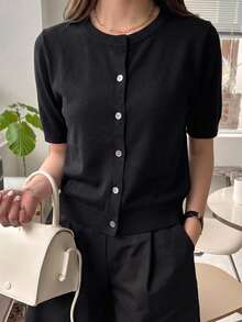 DAZY Áo khoác cardigan dệt kim tay ngắn cài nút tối giản đa năng dành cho nữ - màu đen - Xem 1