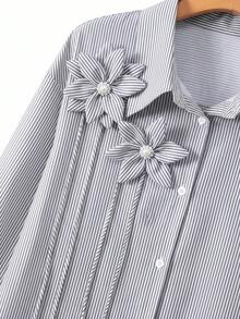 GlowEve CURVE 大码女式休闲宽松条纹翻领3D立体花卉装饰纽扣长袖衬衫，通勤商务休闲百搭女式上衣，3D立体花卉女式衬衫，新款优雅休闲款 - 灰色 - 查看 6