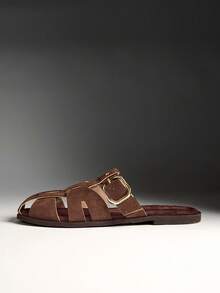 Solezae #QuietLuxury Sandalias de pescador con hebilla de ante vegano color camello para mujer - Elegantes, suaves y listas para las vacaciones. - Camel - Ver 6