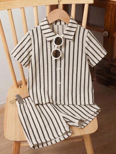 SHEIN 2pcs/Set Young Boy Striped Single-Breasted Short Sleeve T-Shirt And Shorts, Casual Daily Wear