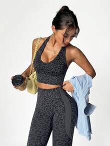 Dewbera Conjunto deportivo de top halter y pantalones de unicolor minimalista para uso diario de mujer - Gris Oscuro - Ver 3