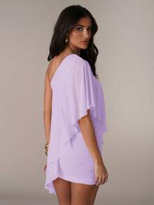 SHEIN BAE Robe d'été décontractée pour femmes, couleur unie rose, épaule asymétrique avec volants, robe moulante mini plissée assortie. Robe de vacances élégante et sexy. Robe décontractée pour sœurs pour l'extérieur. Robe rose pour la plage, les vacances, les mariages. Robe rose élégante et sexy. - Parme - Voir 2