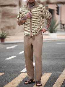 Manfinity Homme Men's Rhombus Print Button-Front Short Sleeve Shirt And Solid Color Slant Pocket Long Pants Casual Suit Men Two Piece Set Brown Beige Men Outfit Earthy Clothes Men - Khaki - View 6