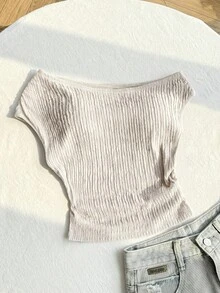 SHEIN Áo trễ vai xếp ly màu mơ cho bé gái tuổi teen, thiết kế không tay xếp ly có họa tiết, chất liệu mềm mại phù hợp cho mùa hè, kiểu dáng trễ vai kết hợp với họa tiết độc đáo cho trang phục thường ngày, không bó sát và dễ phối đồ, tạo nên vẻ ngoài dịu dàng và trẻ trung. - Màu be - Xem 6