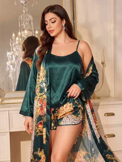 MuseNap CURVE Conjunto de pijama de 3 piezas de talla grande para mujer en verde oscuro de seda sintética con estampado de leopardo y flores: bata, camiseta y pantalones cortos