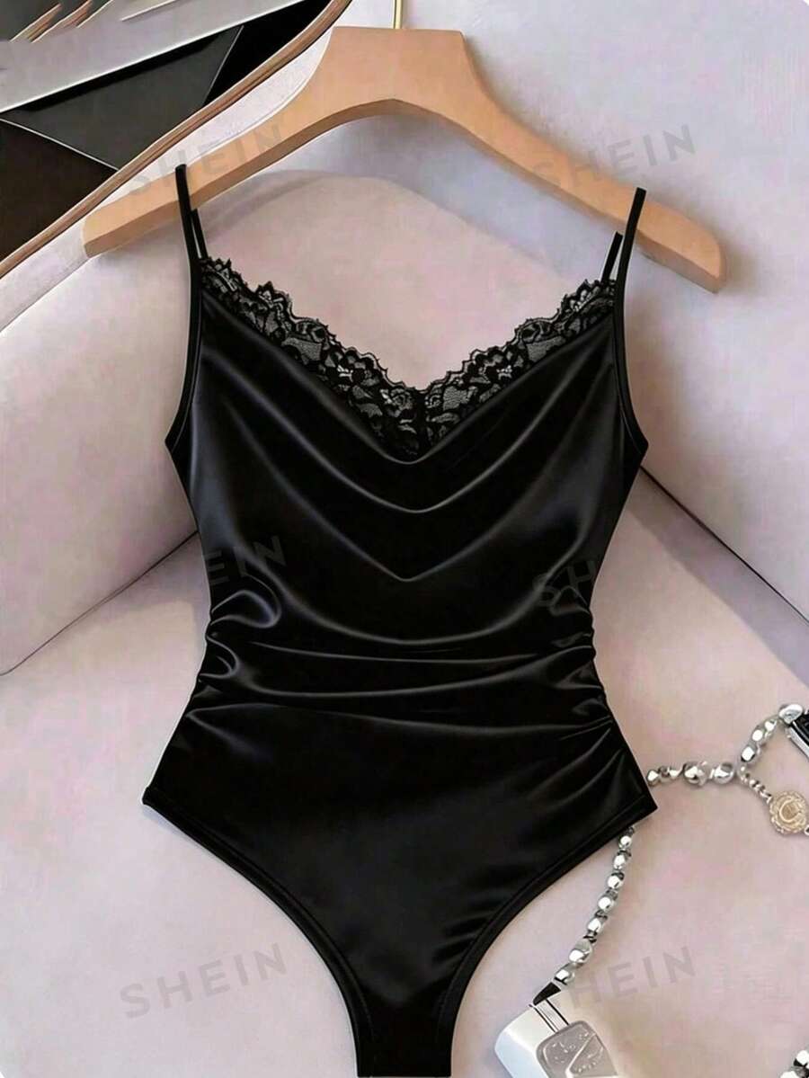 GlowEve 女士优雅连体泳衣,胸前撞色蕾丝设计,是派对和外出活动的理想之选。女士泳装连体泳衣,优雅时尚。 - 黑色 - 查看 1