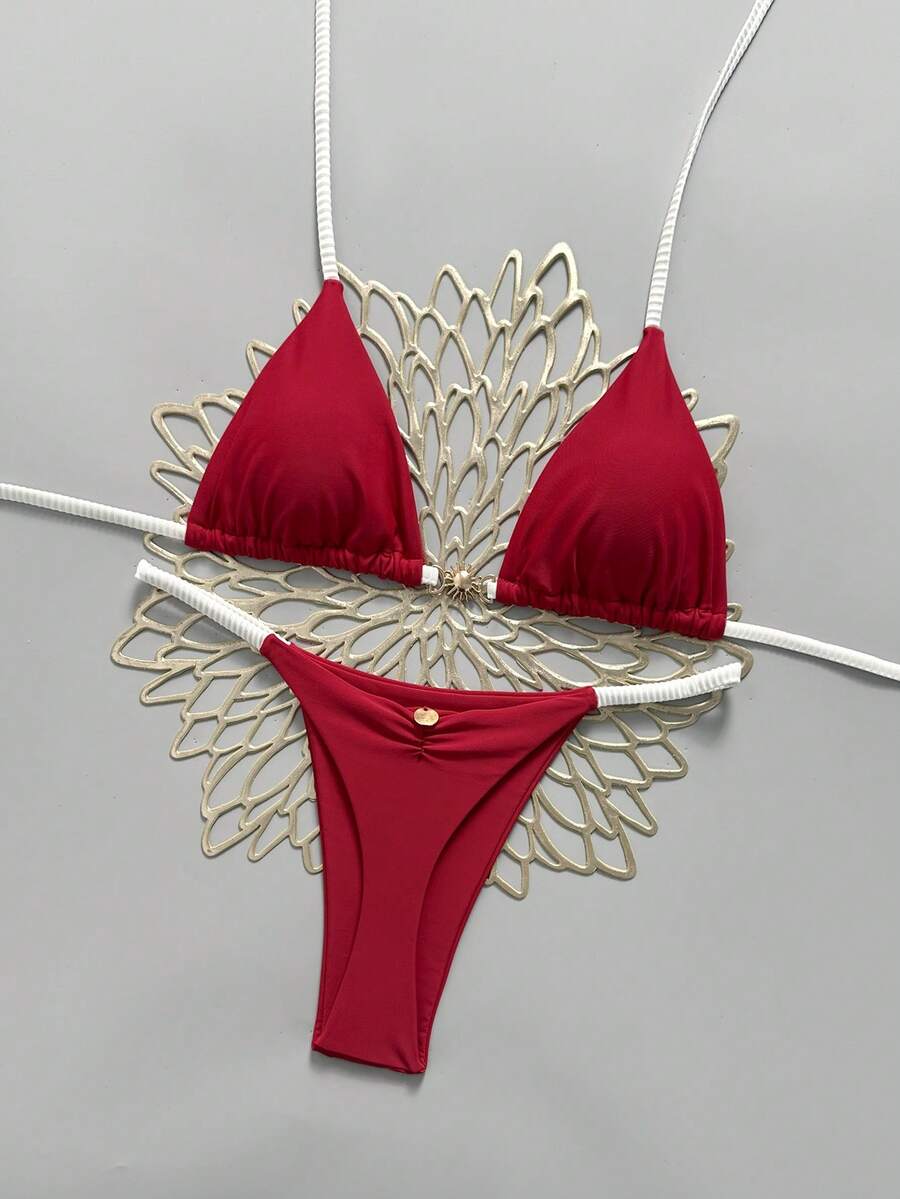 SHEIN Swim Mod Bộ bikini hai mảnh tam giác màu trơn, cổ chữ V, dây buộc cổ, hở lưng, đính kim loại, dành cho nữ, kiểu quần lọt khe gợi cảm, thích hợp cho mùa xuân/hè. - Đỏ - Xem 1