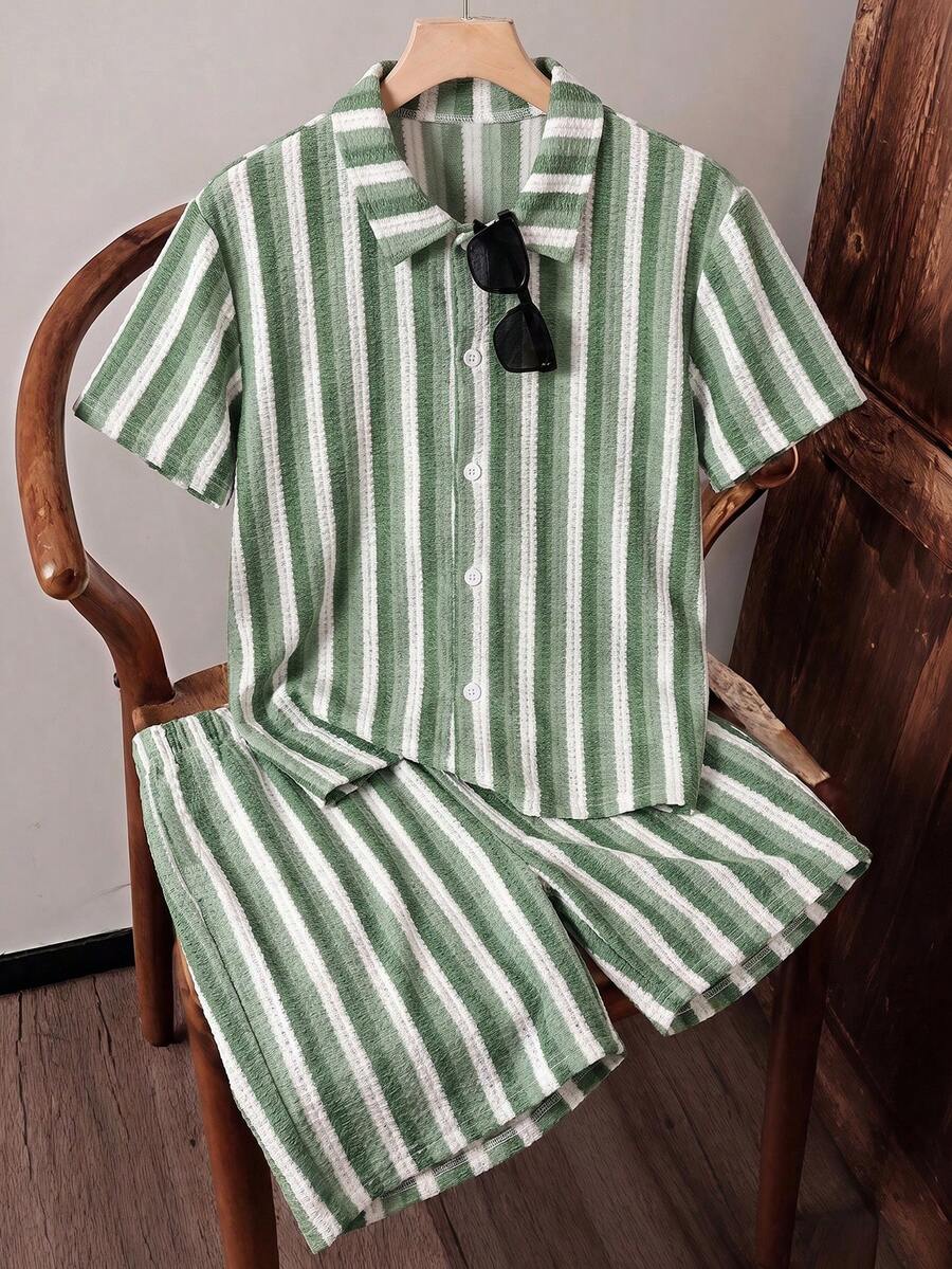 SHEIN Vacaura 青少年男童条纹翻领衬衫及配套条纹短裤套装,休闲舒适,适合夏季室内外穿着 - 綠色 - 查看 1