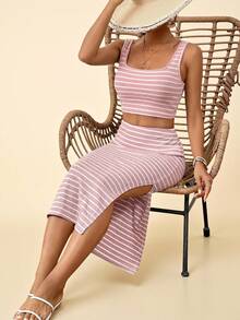 SHEIN VCAY Conjunto de dos piezas con top corto de tirantes con estampado de rayas y falda con abertura en el muslo para playa de verano - Rosa - Ver 5