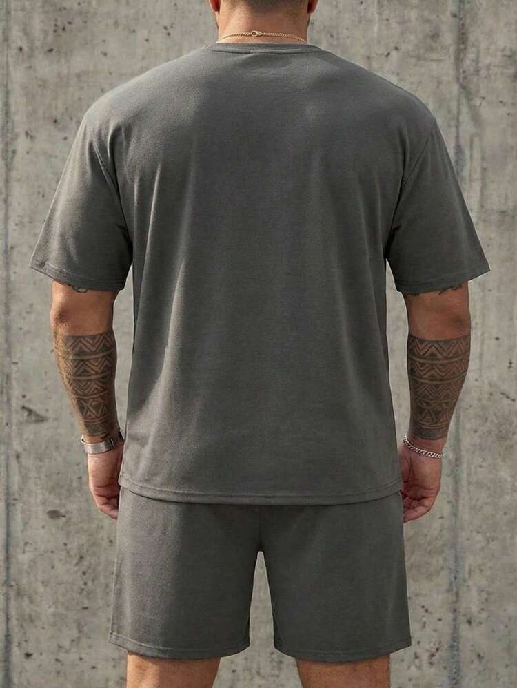 Plus Size Men's Casual Summer Holiday & Daily Wear Simple Solid Color Short Sleeve T-Shirt And Shorts Set