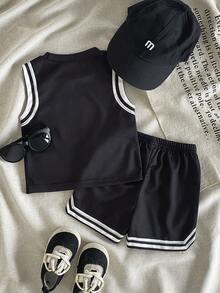 SHEIN 2件組男嬰黑色夏季休閒海灘運動套裝 網眼無袖上衣 數位與文字印花 彈性腰圍短褲 時尚嬰兒套裝 - 黑色 - 查看 2