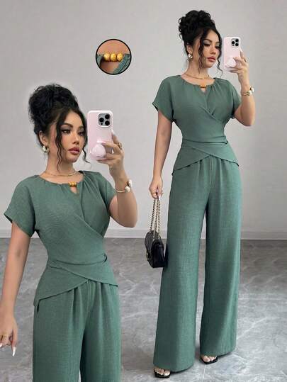Elenzga Conjunto de 2 piezas de blusa de manga corta ajustada con cuello redondo, lazo cruzado y decoración de cuentas de madera en color verde elegante + pantalones anchos de cintura alta sueltos con bolsillos en color verde elegante, último conjunto de moda para mujer