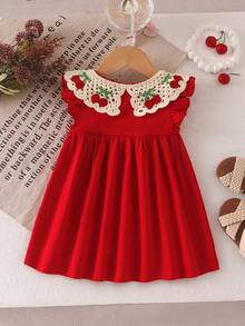 SHEIN Playful Pals 春夏女童无袖红色连衣裙，饰有花朵滚边领口、3D草莓刺绣和格子蝴蝶结，甜美可爱风格，适合外出、日常穿着和派对。 - 紅色 - 查看 3