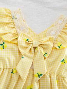 SHEIN Vintaside Kids 2025夏季新款少女洋裝，黃色與白色格紋檸檬印花，荷葉邊飾，V領，收腰，露背，A字版型，田園風 - 黃色 - 查看 4