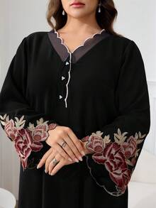 Al Najma 大码女式优雅花卉刺绣网纱拼接宽松阿拉伯风格连衣裙 - 黑色 - 查看 3