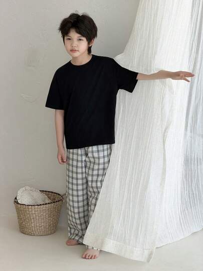 Dazy Kids Pijama de camiseta básica de cuello redondo + pantalón a cuadros para niños (talla grande)