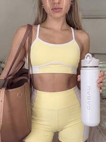 CovetEZ 黑白撞色拼接条纹镂空高腰女式运动套装 - 鵝黃色 - 查看 4