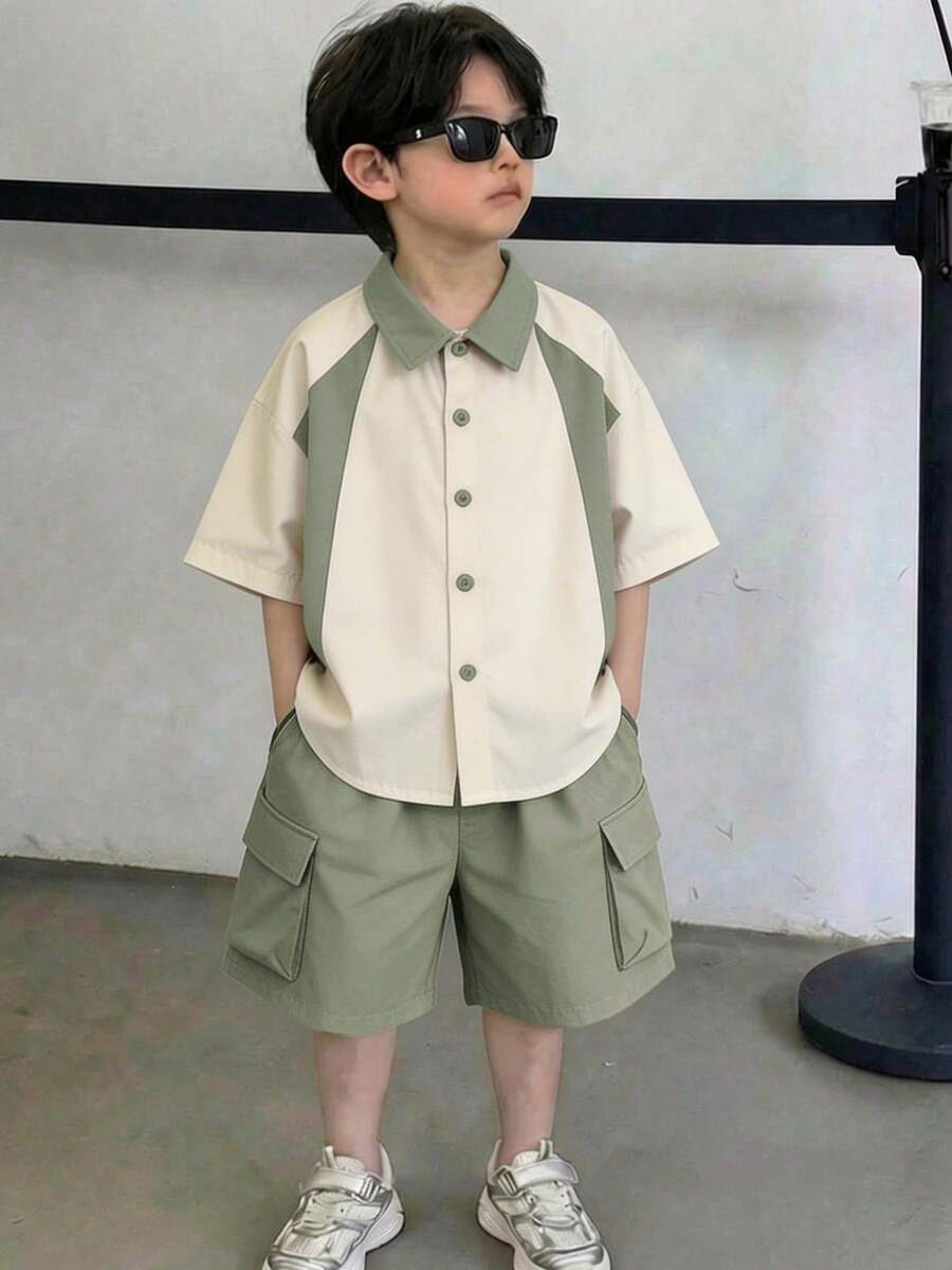 Bộ 2 món phong cách Hàn Quốc thoải mái gồm áo sơ mi cổ bẻ dáng rộng và quần short kaki cho bé trai, thích hợp cho các dịp xuân/hè như đi chơi, ngày Valentine, hẹn hò, du lịch, nghỉ mát, họp mặt gia đình, tựu trường, đám cưới, sự kiện trang trọng, thể thao, tiệc sinh nhật. - Nhiều màu - Xem 1