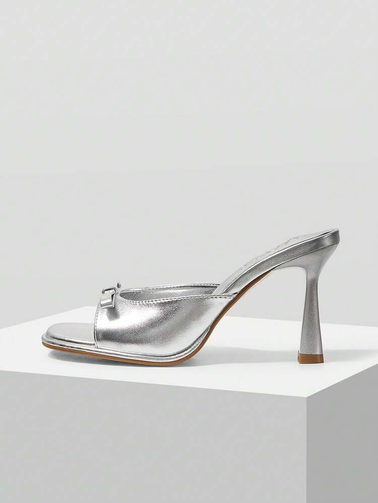 LADIES' NEW EUROPEAN AND AMERICAN POPULAR SHINY METAL BOW OPEN-TOED FRENCH SQUARE HEAD SEXY HIGH-HEELED SANDALS, SILVER TEMPERAMENT VERSATILE FASHION FAIRY SHOES, ONE PEDAL IS BEAUTIFUL, WITH SKIRT ELEGANT, SIMPLE AND HIGH-END SLIPPERS