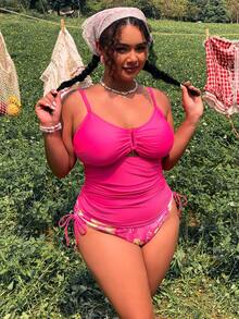 SHEIN Swim Curve بكيني قطعتين مطبوع بزهور ذو خصر عالي مع رباط للسيدات كبيرات الحجم موديل ربيع 2026 - روز أحمر - مشاهدة 4