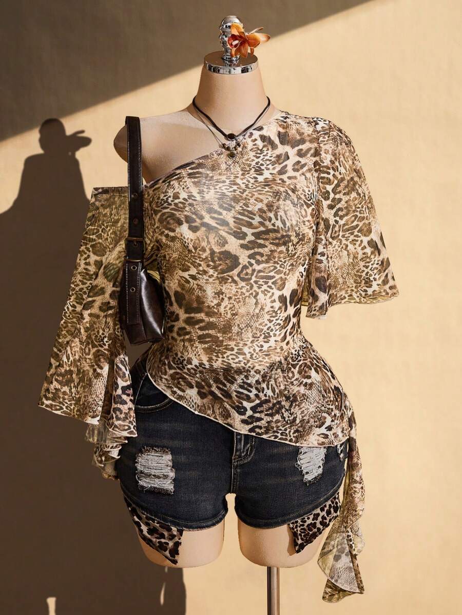 SHEIN ICON 大码复古Y2K性感豹纹不对称露肩喇叭袖荷叶边网纱针织上衣 - 棕色 - 查看 1