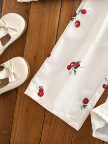 SHEIN Genkimix Kids 2件套女童休闲樱桃印花吊带背心和裤子套装，提花梭织面料，适合日常和度假穿着，夏季百搭 - 米色 - 查看 4