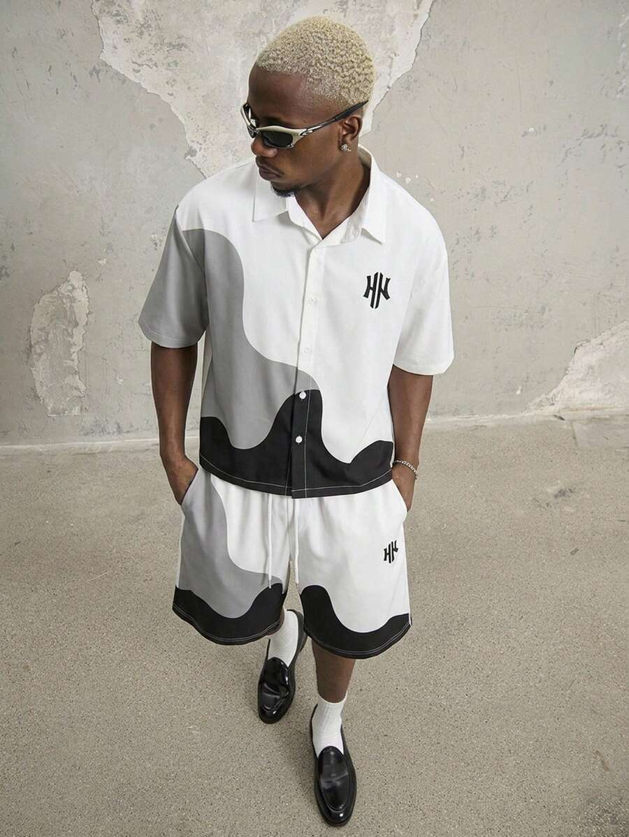 Manfinity ZONE917 Bộ áo sơ mi nam dáng rộng in họa tiết hình học, gồm 2 món, thích hợp cho các buổi đi chơi mùa hè và phong cách đường phố. - Đen và trắng - Xem 1